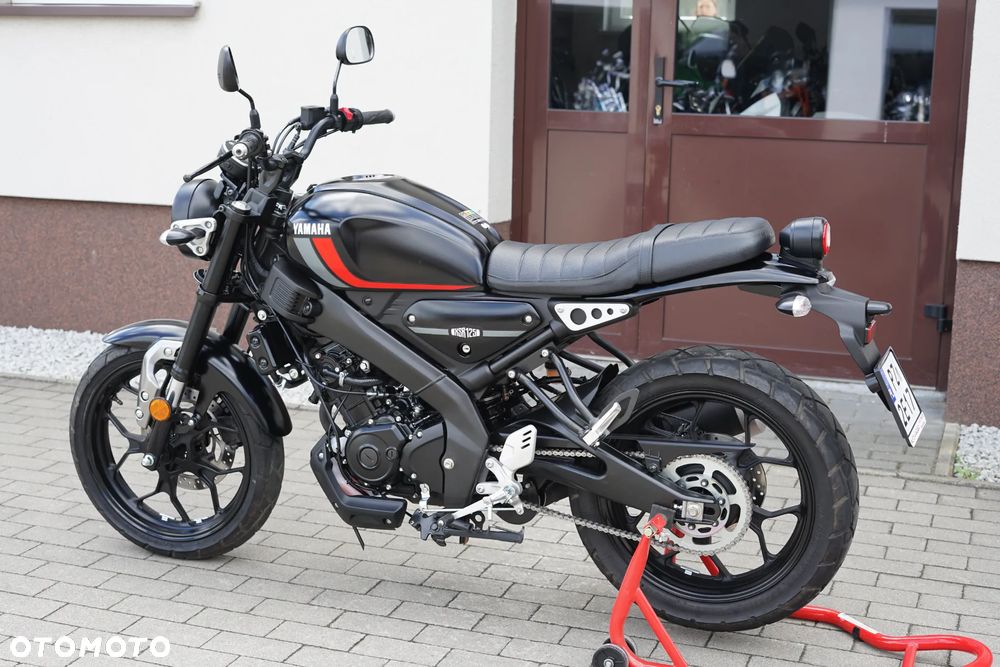 Yamaha XSR - 16