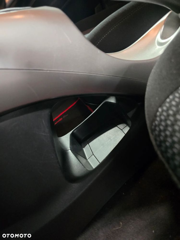 Toyota Auris 1.6 Premium - 12