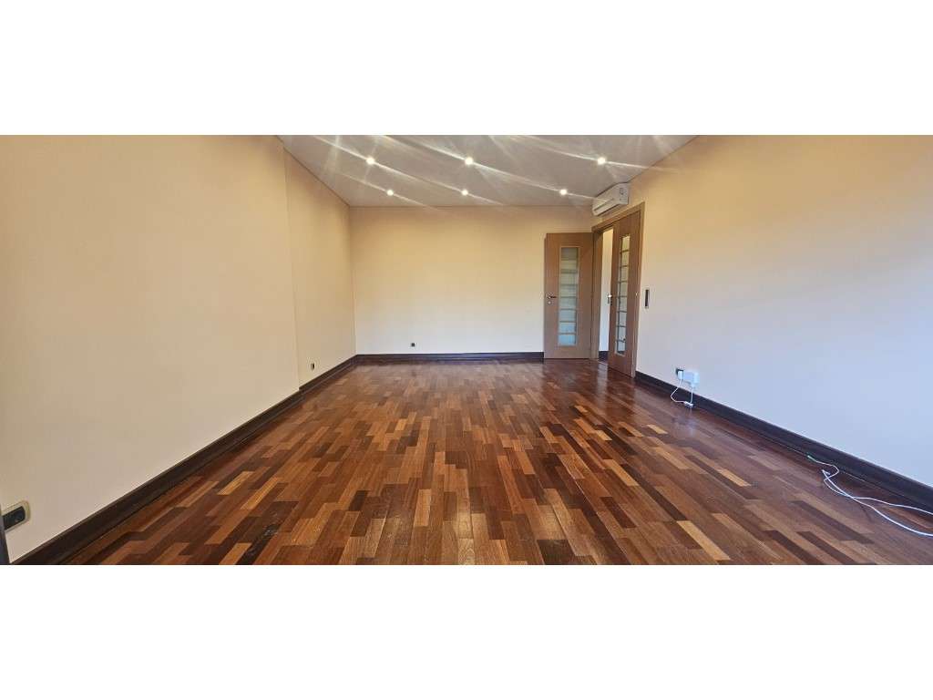 T3 com terraço e parqueamento - Urbanização do Almirante, Santo Ant... - Grande imagem: 5/34