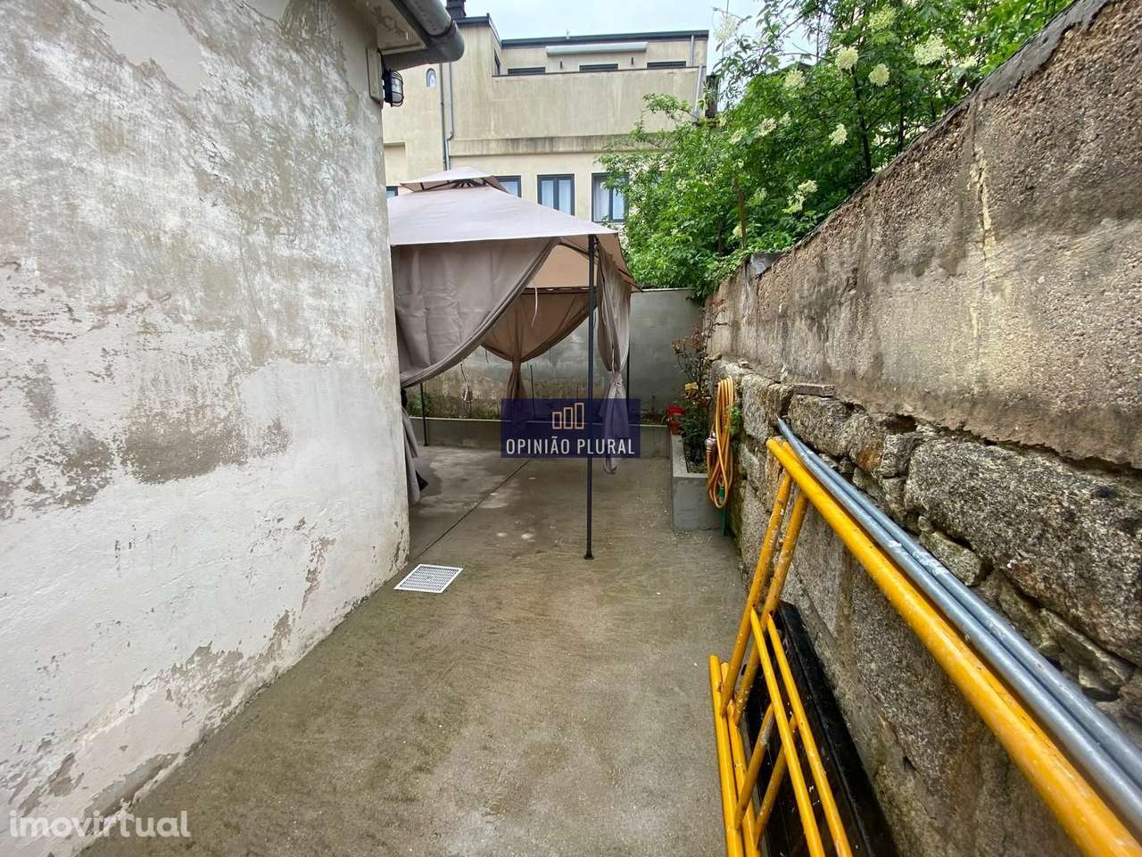 Moradia T3 com terraço e garagem - junto ao Jardim de Arca dÁgua - Grande imagem: 3/15