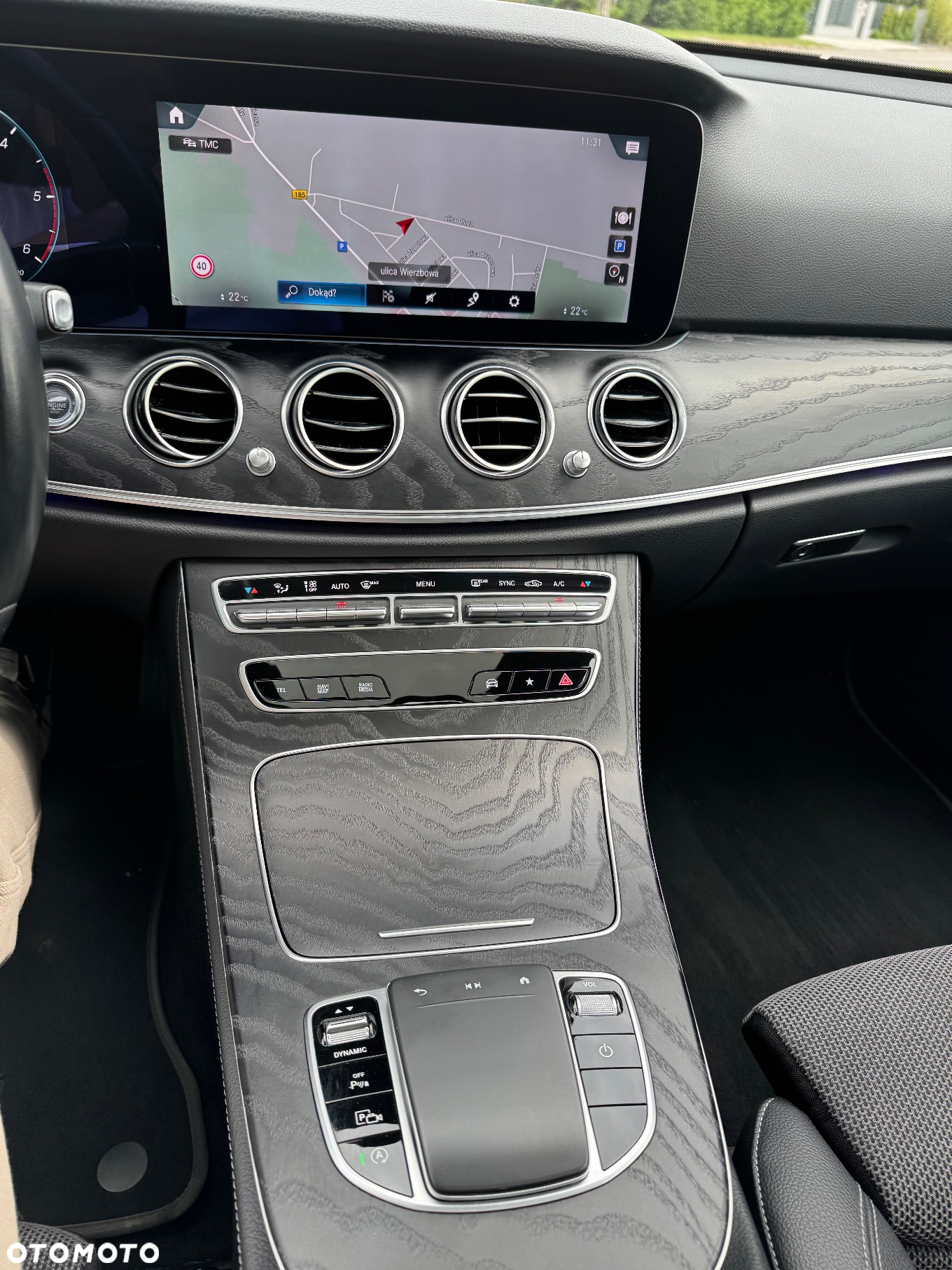Mercedes-Benz Klasa E 220 d 4Matic T 9G-TRONIC Avantgarde - 29