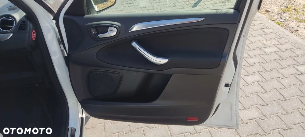 Ford S-Max 2.0 TDCi DPF Champions Edition - 29