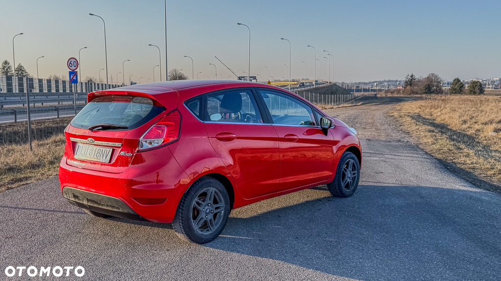 Ford Fiesta 1.6 TDCI SYNC Edition - 6