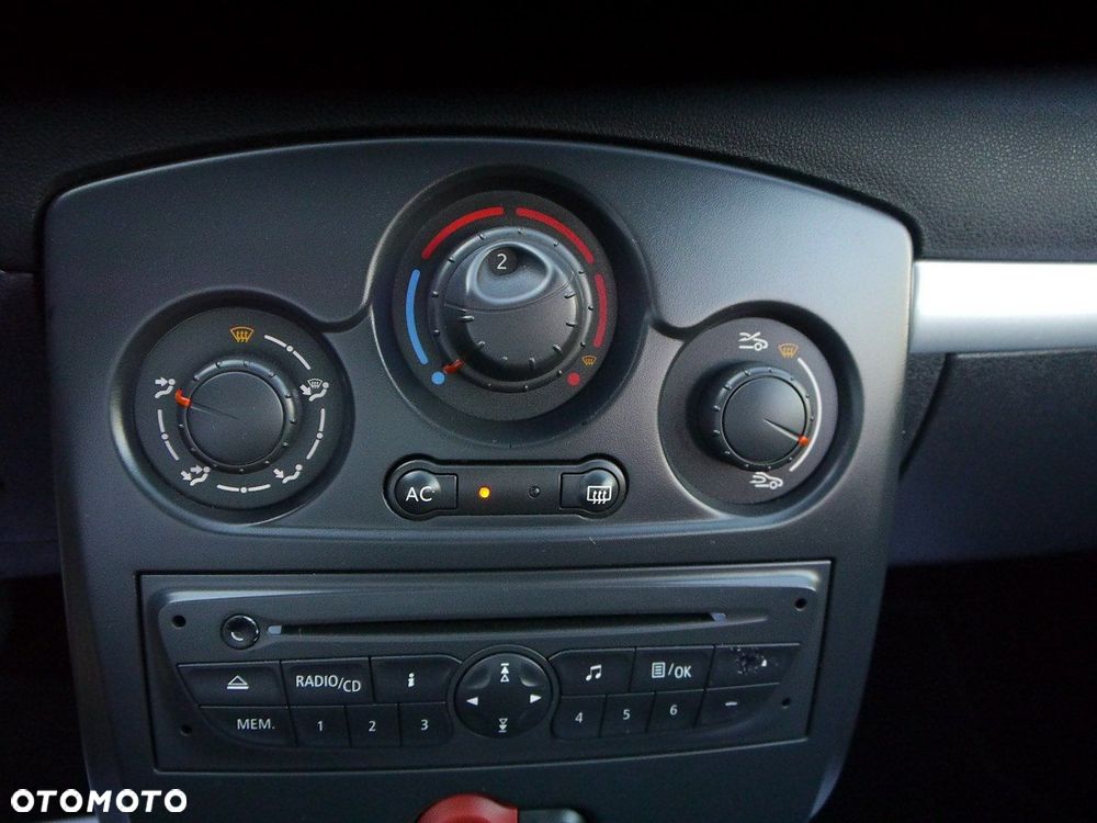 Renault Clio - 21