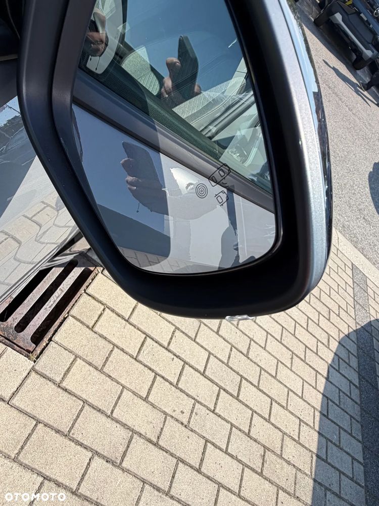 Peugeot 208 - 16