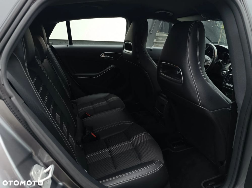 Mercedes-Benz CLA 200 7G-DCT UrbanStyle Edition - 17