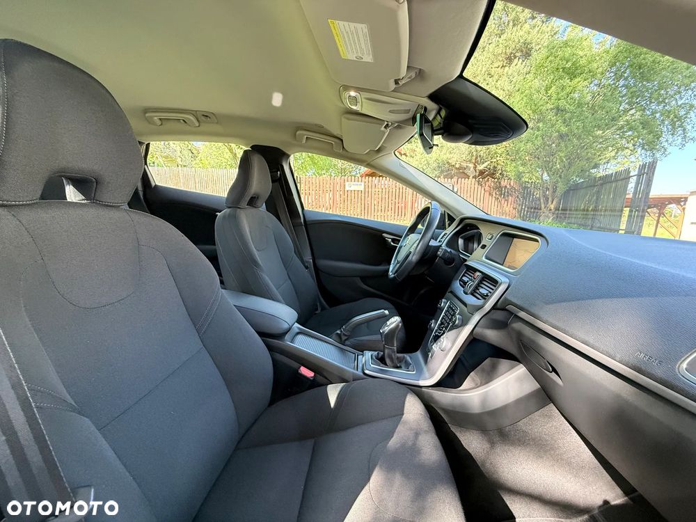 Volvo V40 D2 Momentum - 27
