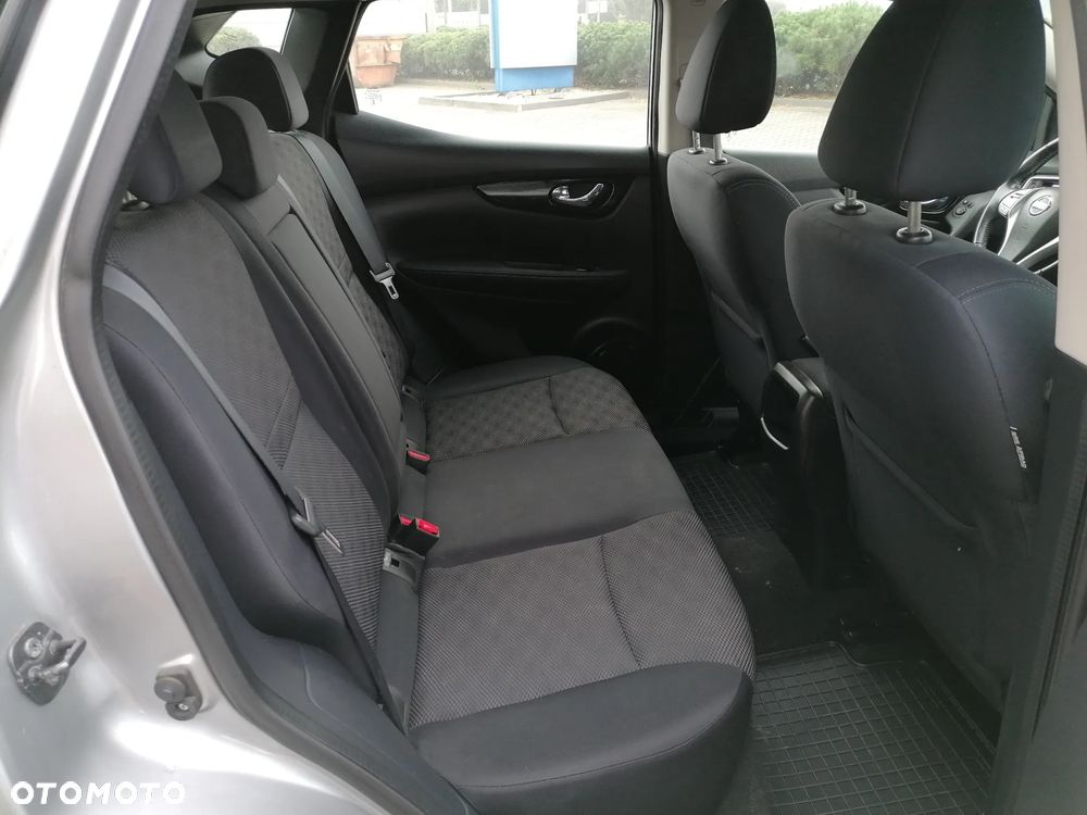 Nissan Qashqai 1.6 DCi N-Connecta - 12