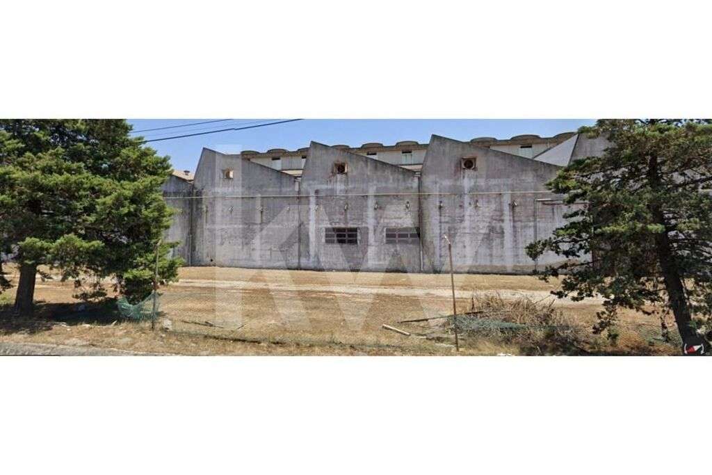 Uma Antiga fabrica - Grande imagem: 2/2