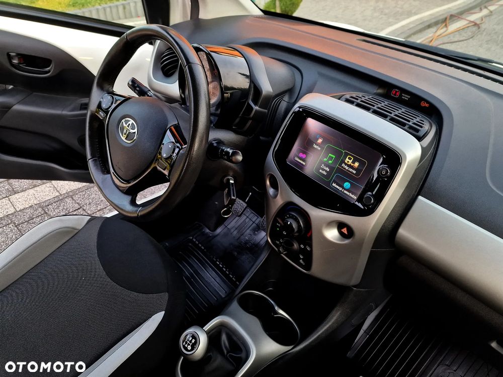Toyota Aygo x-play - 12
