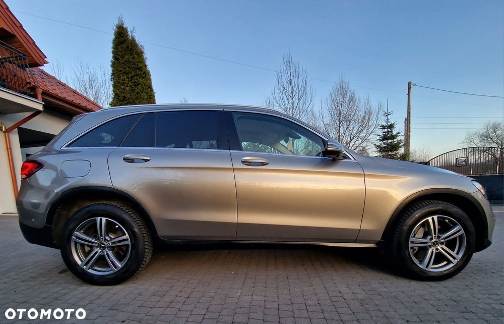Mercedes-Benz GLC 300 4Matic 9G-TRONIC Exclusive - 3