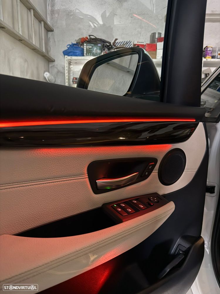 BMW 218 Active Tourer d Luxury Line - 16