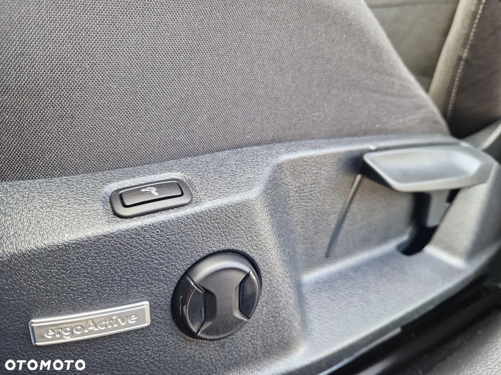 Volkswagen Golf - 36