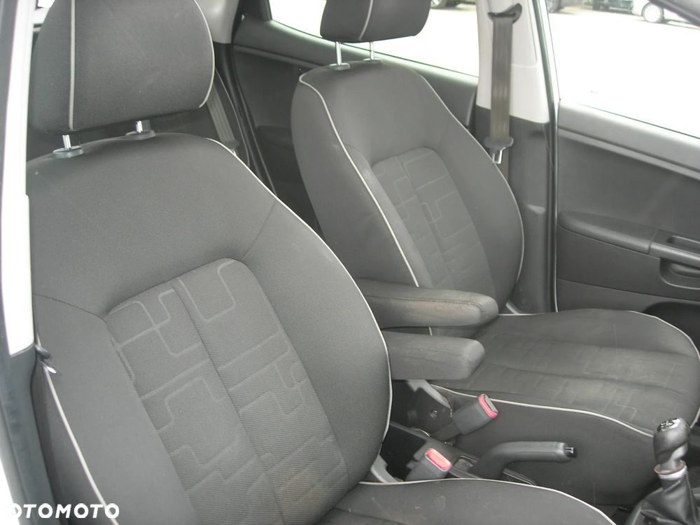 Kia Venga - 24