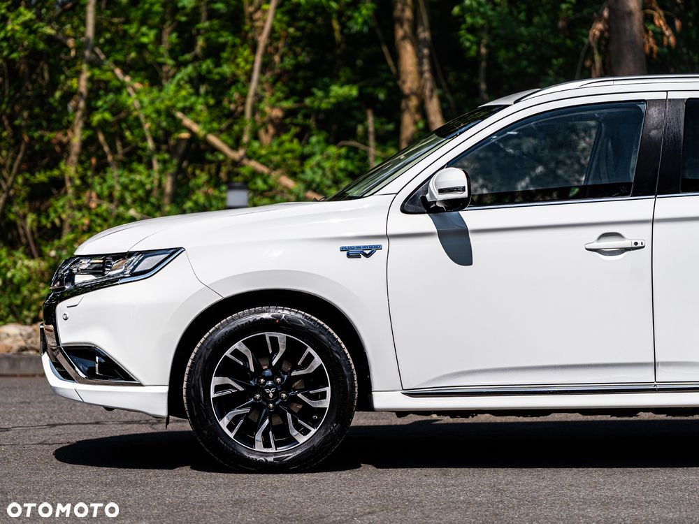 Mitsubishi Outlander 2.0 4WD Plug-In Hybrid Plus - 11