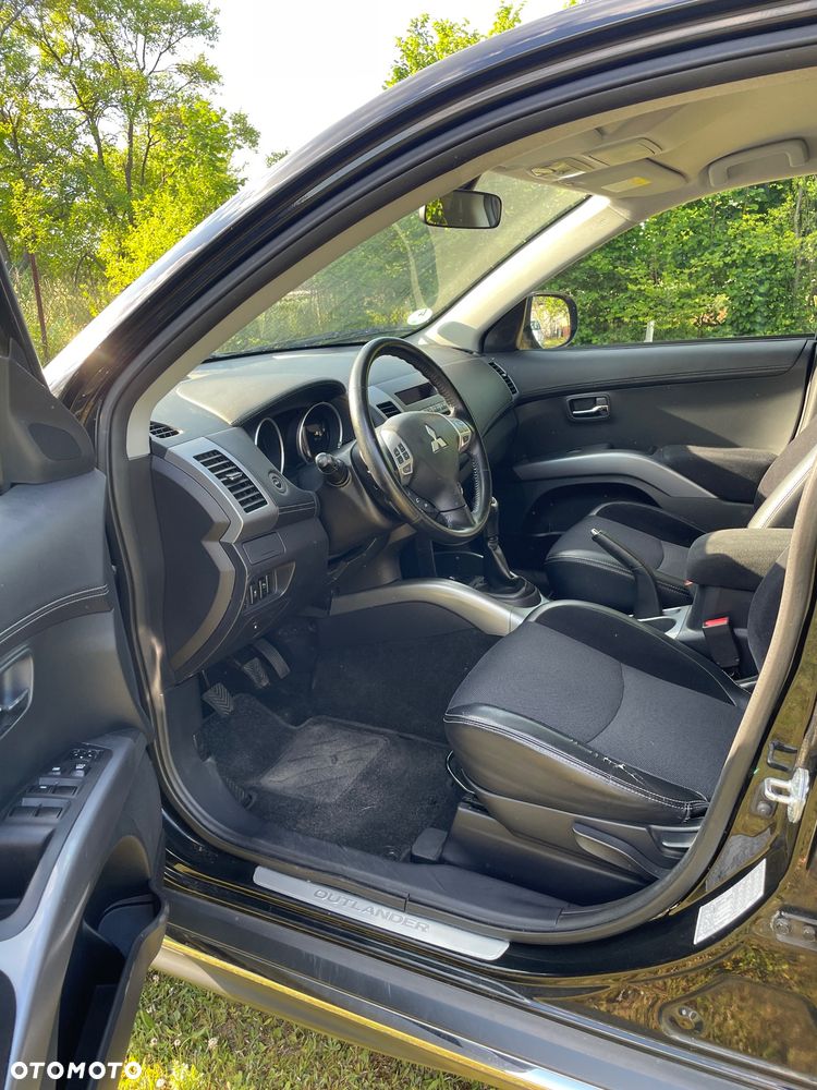 Mitsubishi Outlander 2.0 Invite 2WD - 17