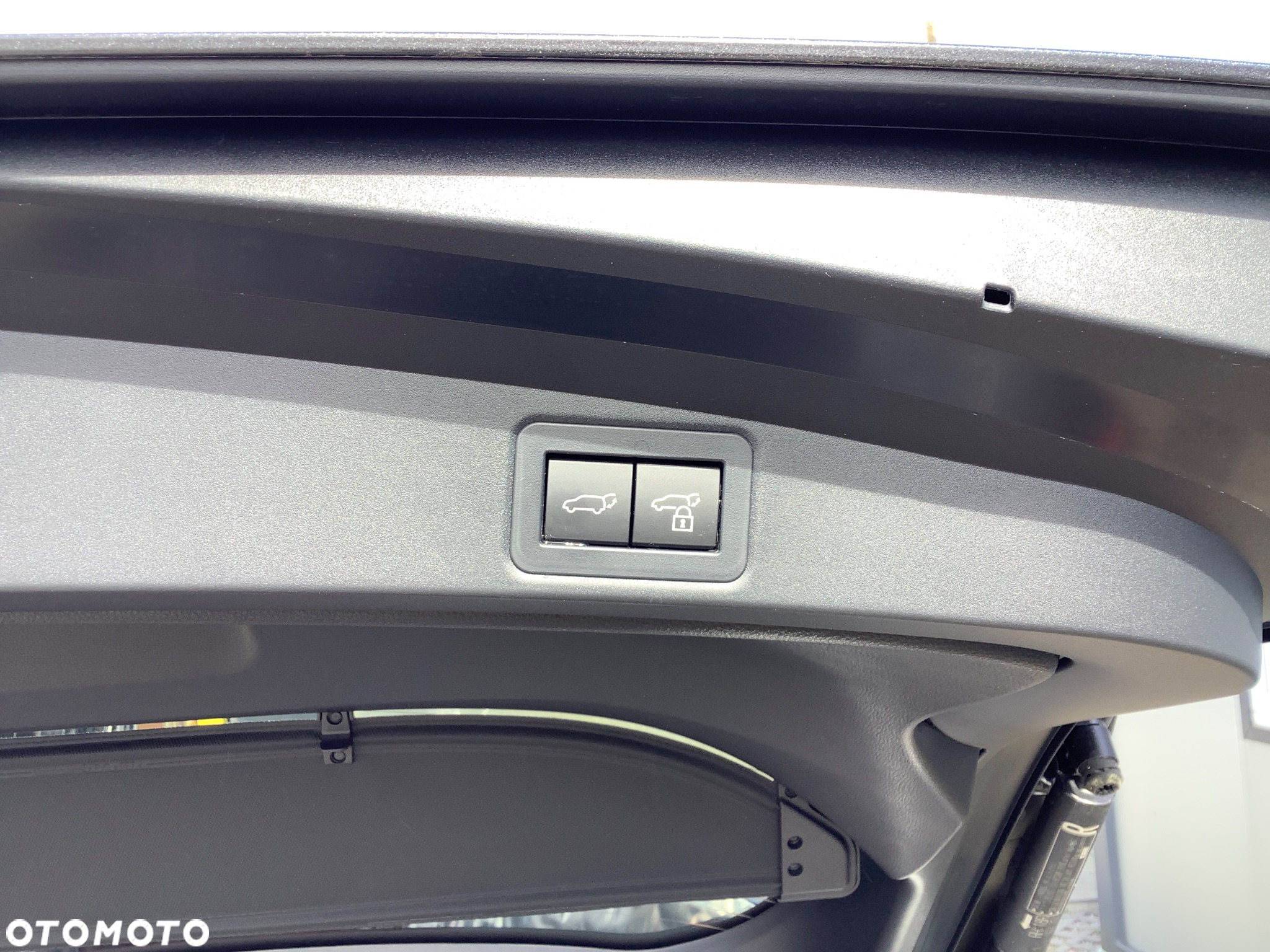 Toyota Corolla 1.8 Hybrid Style - 17