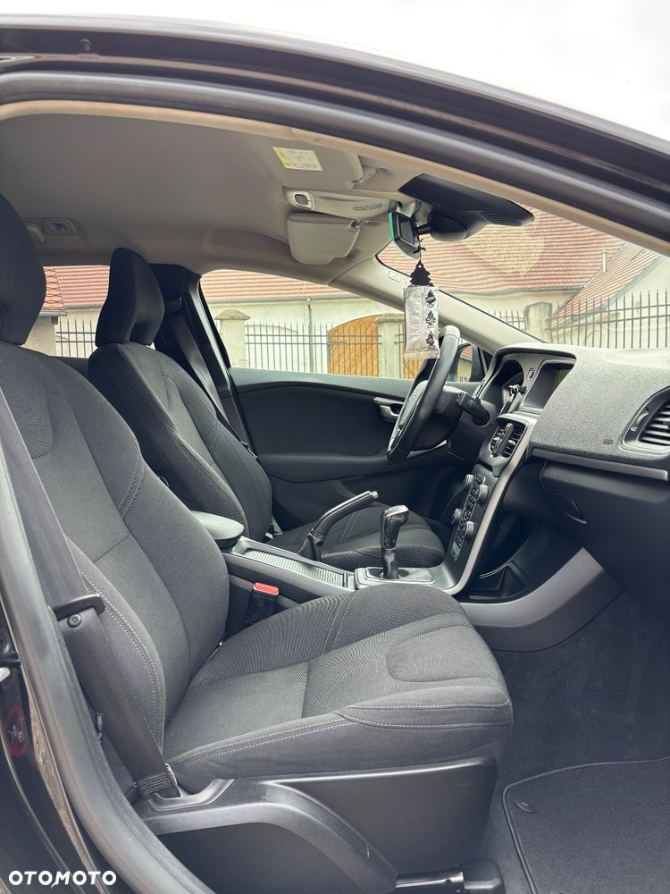 Volvo V40 D2 Momentum - 16