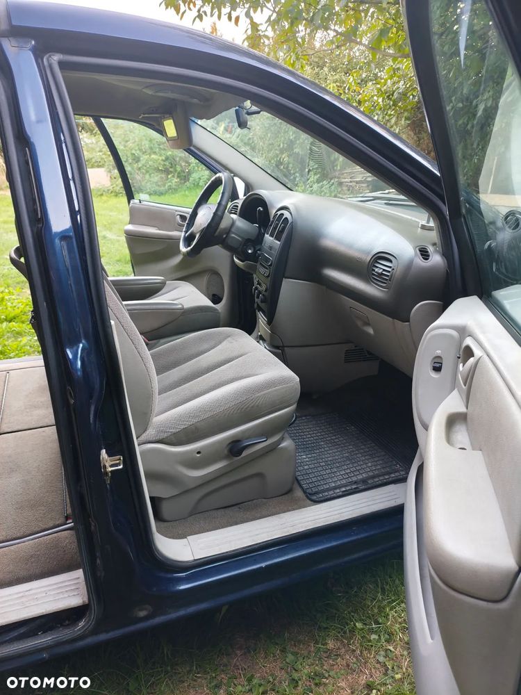 Dodge Grand Caravan - 12