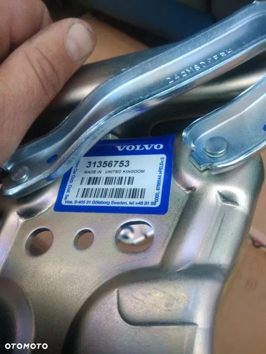 Zawias maski prawy lewy Volvo XC-40 31356752 31356753 Zawiasy maski Volvo XC-40 - 3