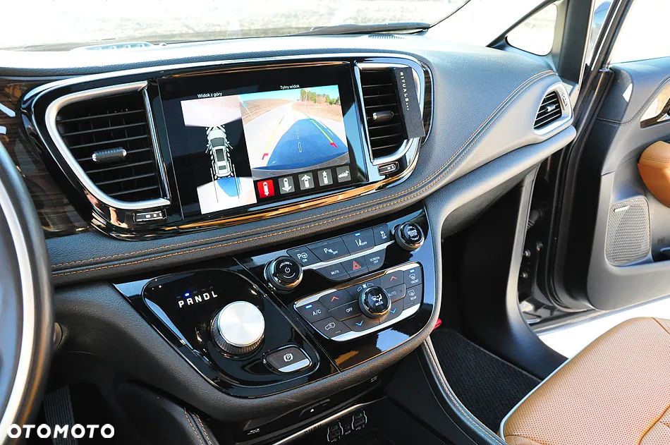 Chrysler Pacifica - 32