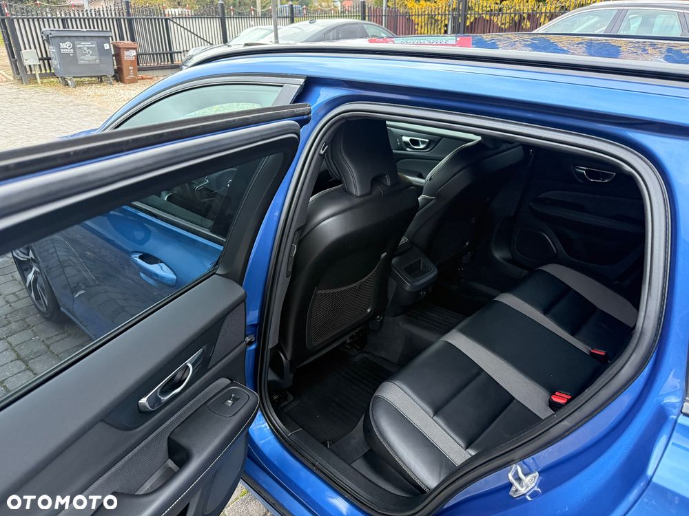 Volvo V60 B4 B R-Design - 8