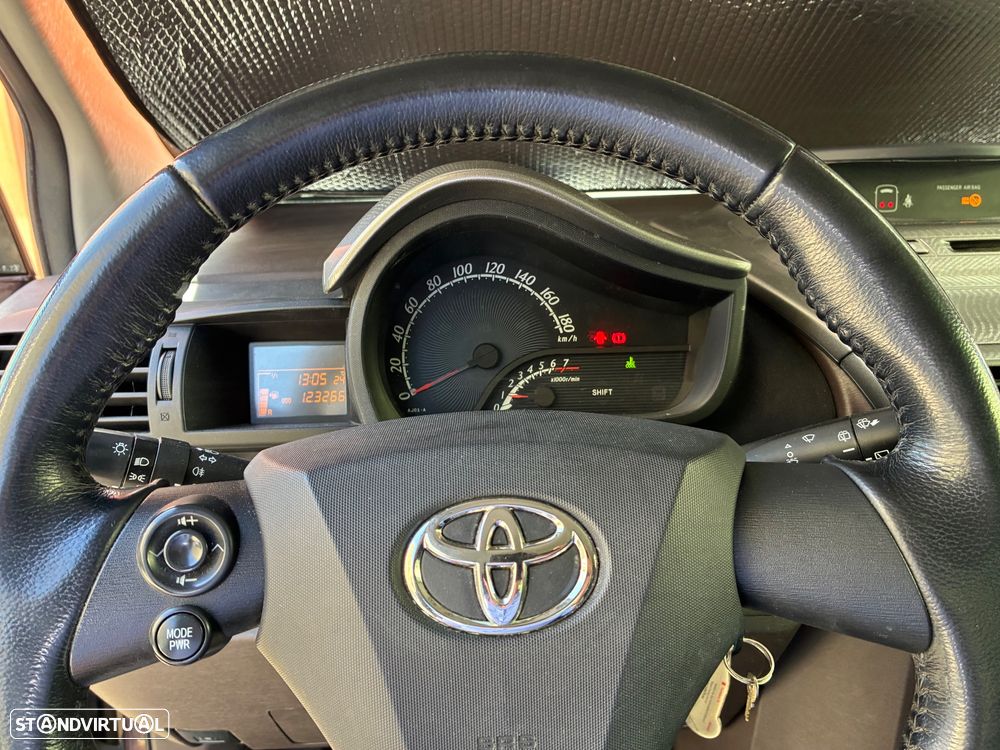 Toyota iQ 1.0 + - 9