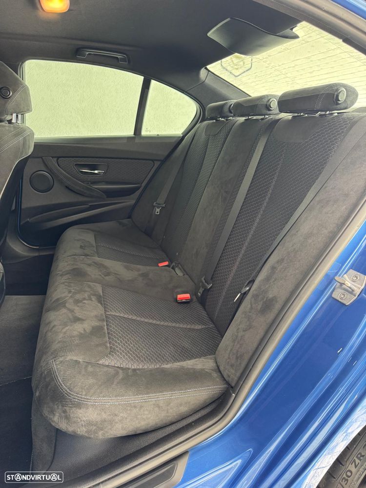 BMW 318 d Pack M - 16