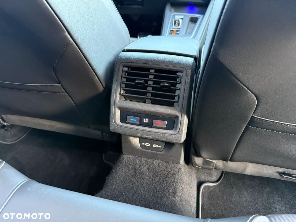 Volkswagen Golf 2.0 TDI SCR DSG R-Line - 26