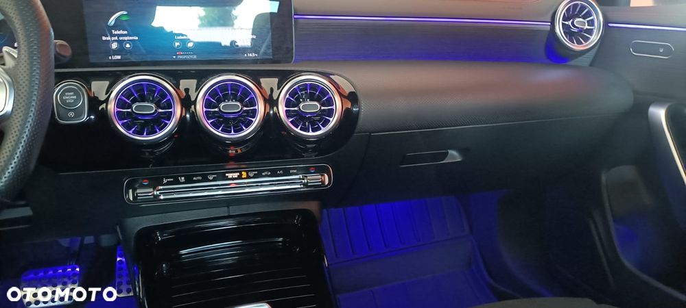 Mercedes-Benz CLA - 11