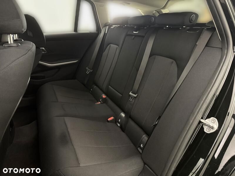 BMW Seria 3 318i - 20