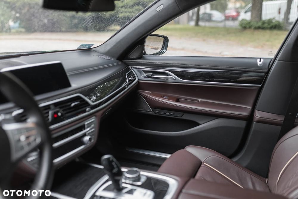 BMW Seria 7 750i xDrive - 19