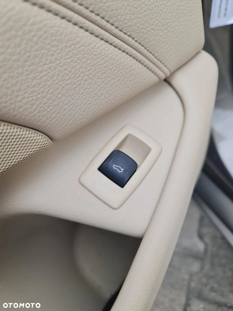 BMW Seria 5 520d xDrive Luxury Line sport - 29