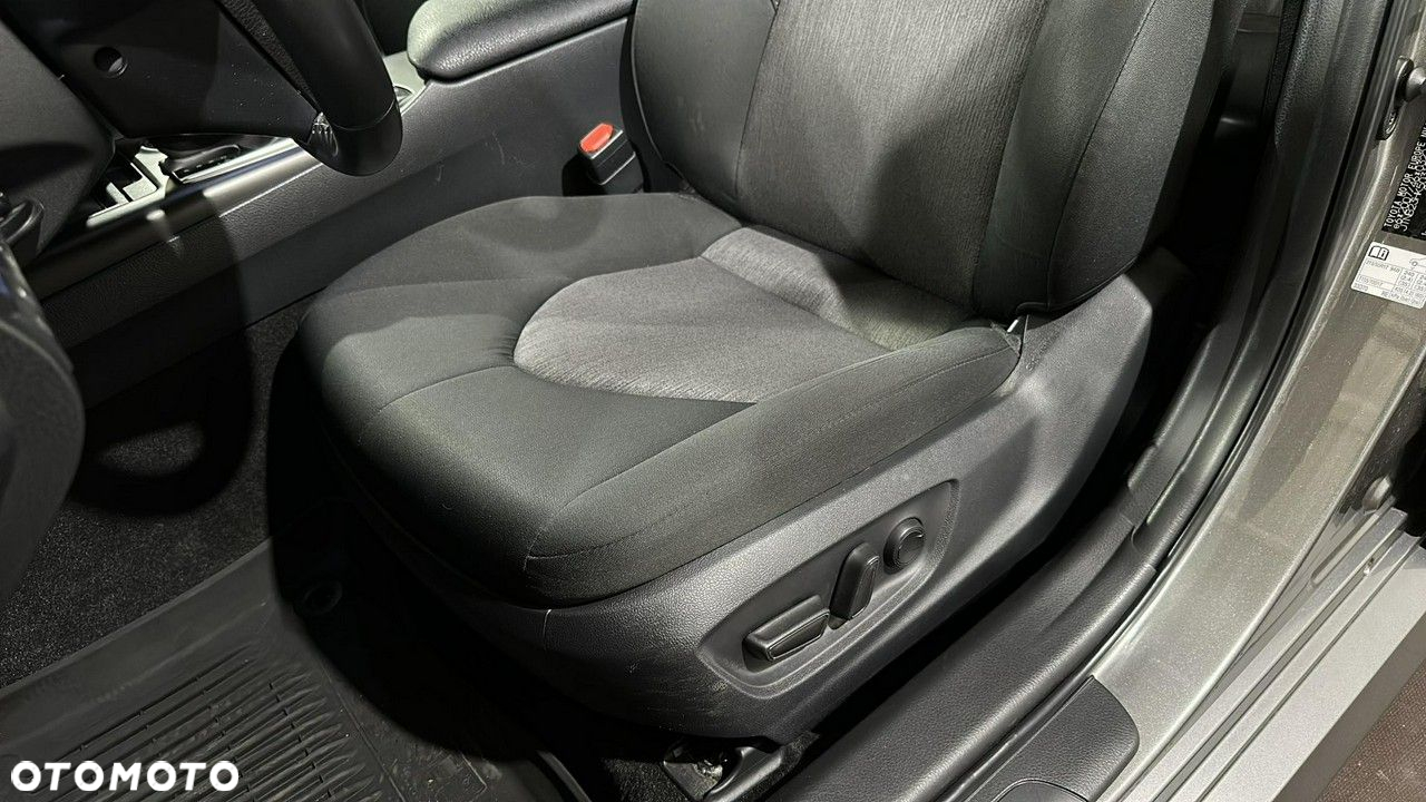 Toyota Camry - 13