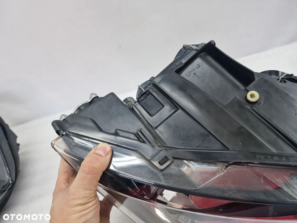 SEAT ATECA 576 16- PRAWA ZWYKŁA LAMPA PRZEDNIA PRZÓD + LED , NR 576941006A , NR AUKCJI LA253 - 10