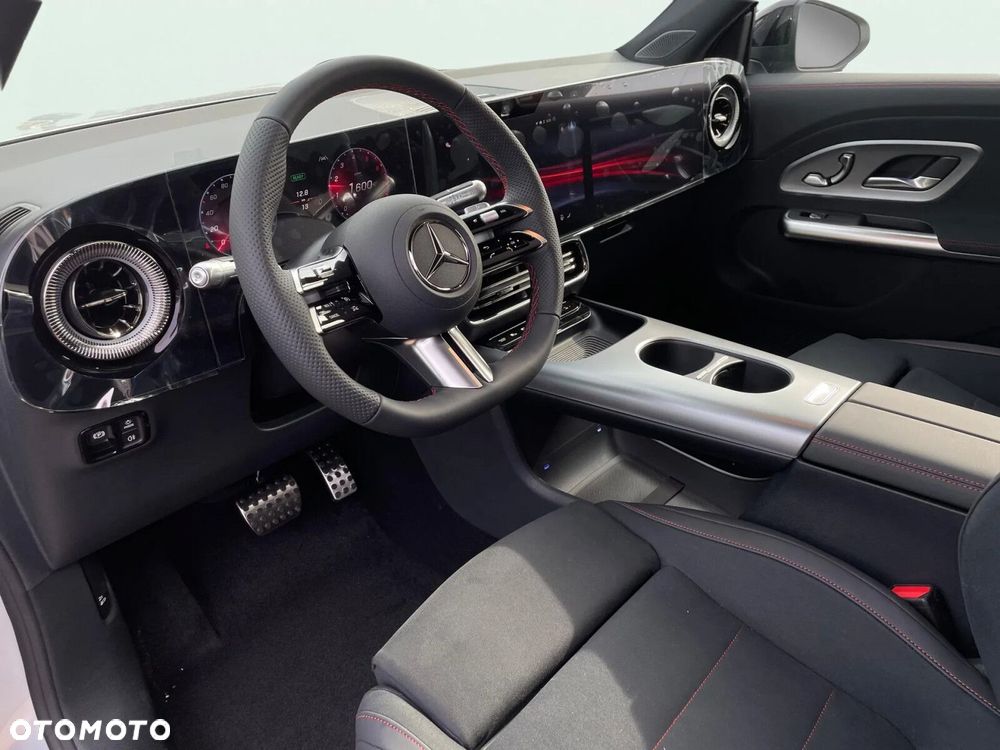 Mercedes-Benz GLB - 11