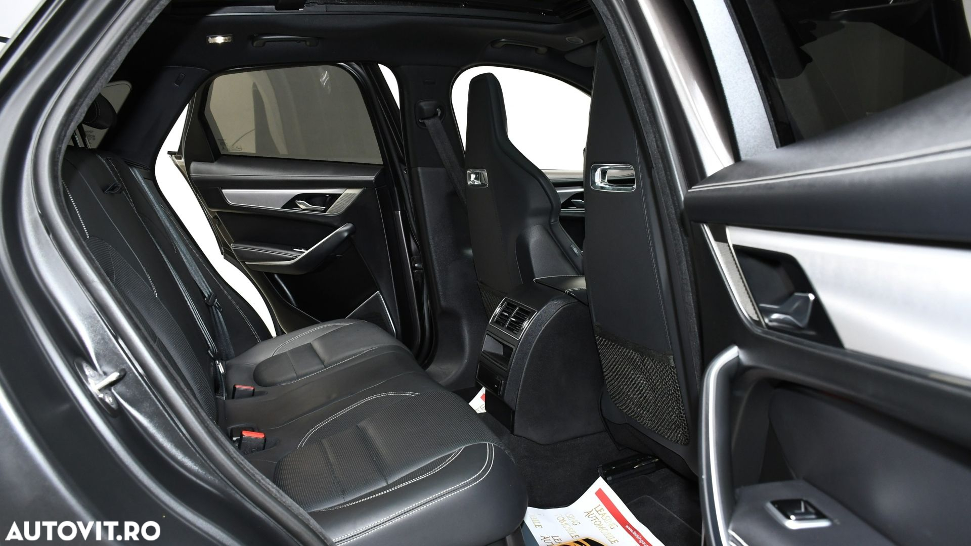 Jaguar F-Pace P400e AWD R-Dynamic SE - 12
