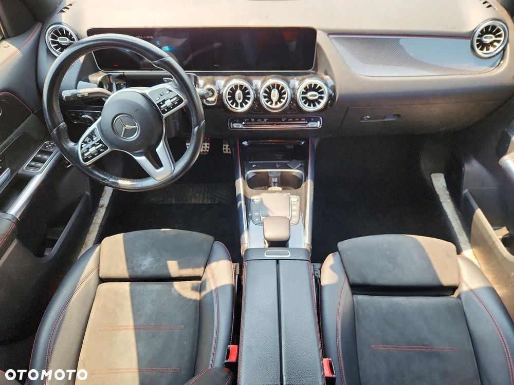 Mercedes-Benz GLA - 10