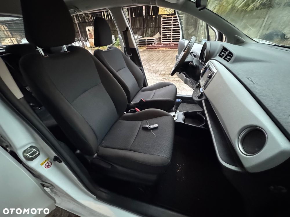 Toyota Yaris Hybrid 100 Premium - 6