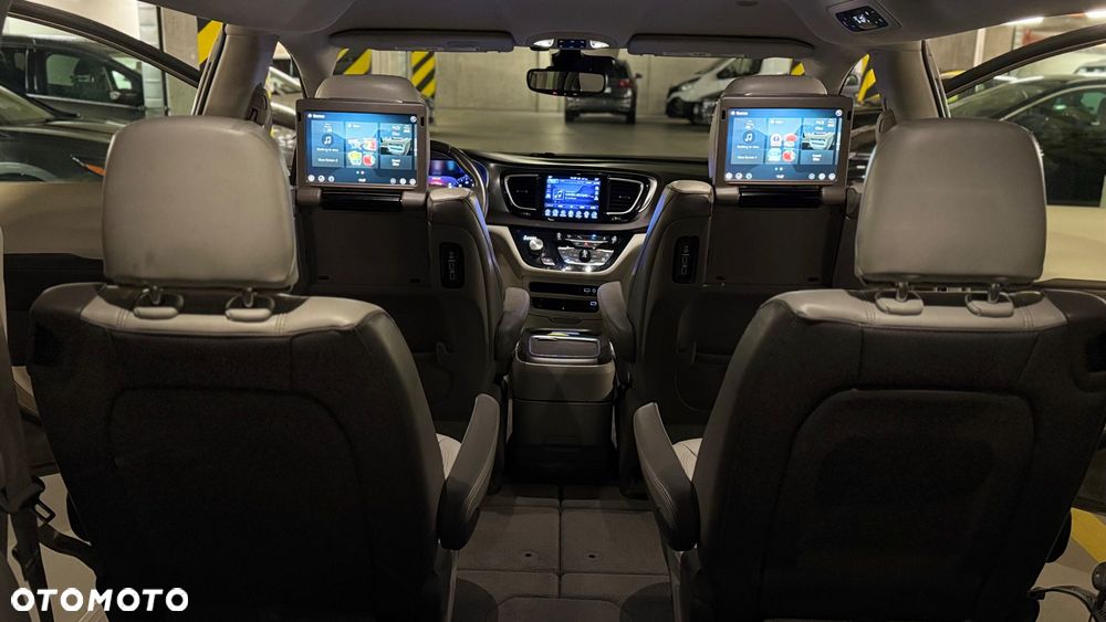 Chrysler Pacifica - 11