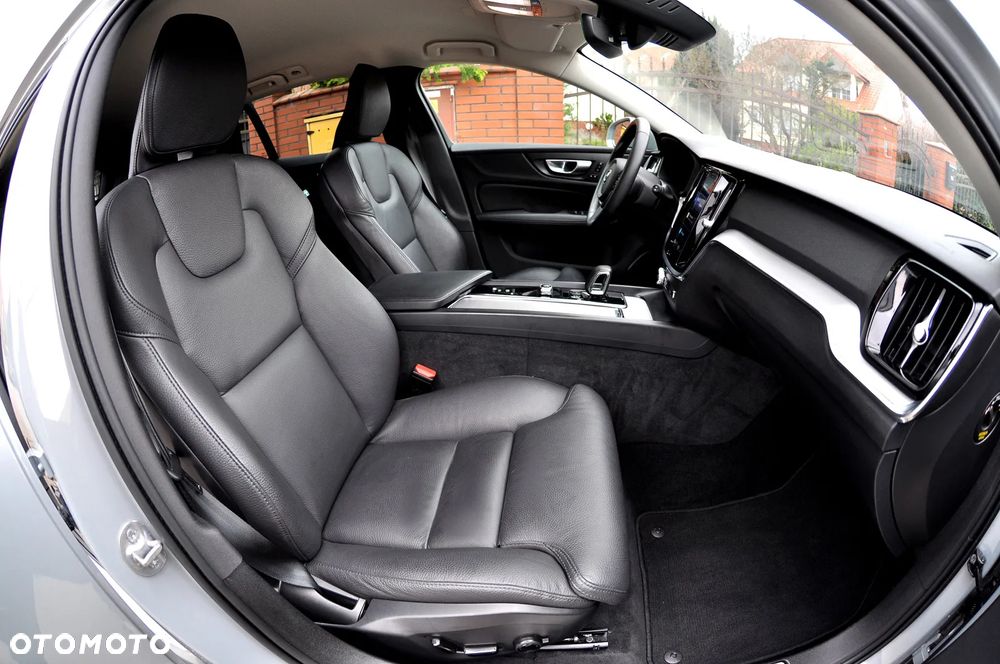 Volvo V60 Cross Country B4 D AWD Plus - 21