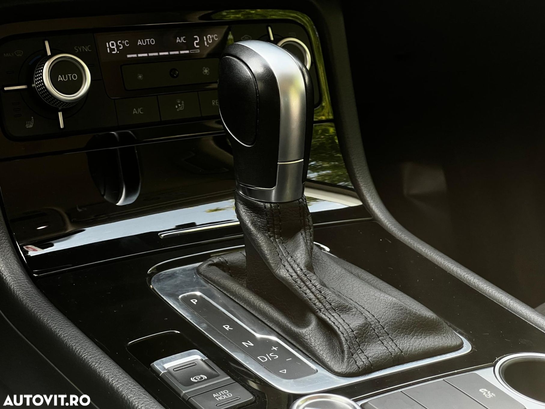 Volkswagen Touareg - 12