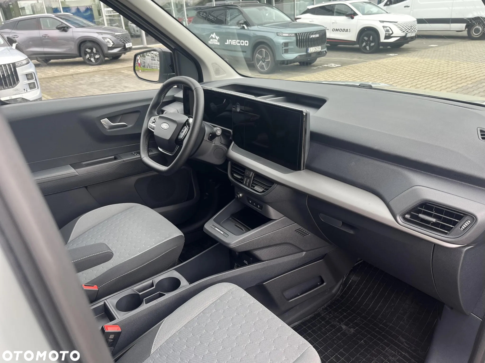 Ford Transit Courier - 11