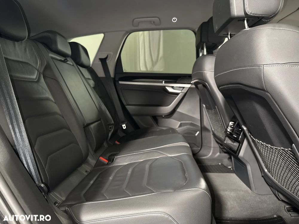 Volkswagen Touareg - 13