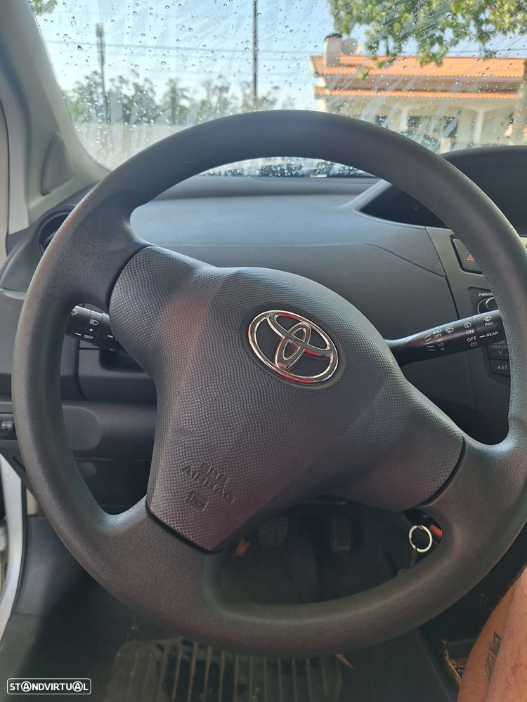 Toyota Yaris - 10