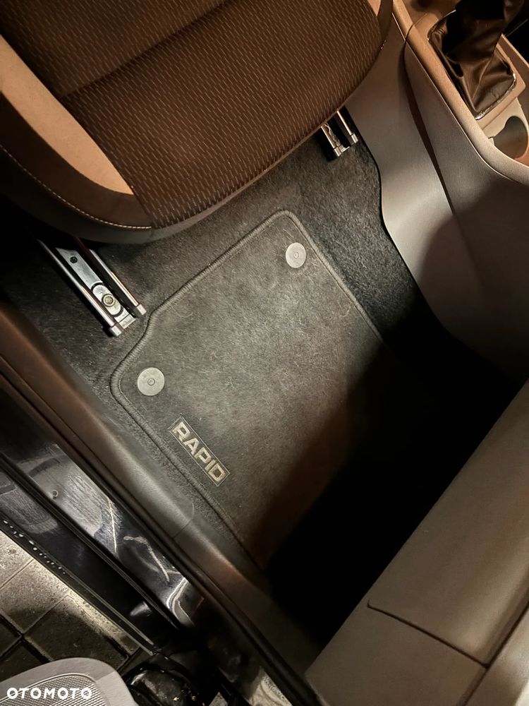 Skoda RAPID Spb 1.2 TSI Ambition - 20