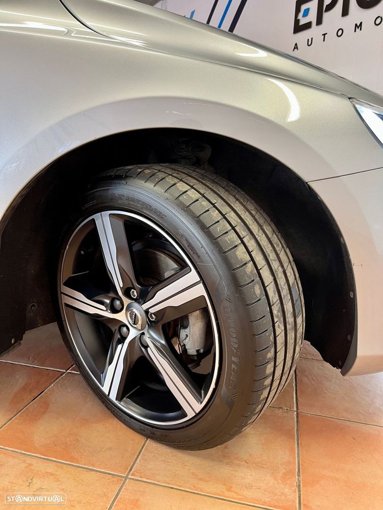 Volvo V40 2.0 D2 R-Design Momentum - 19