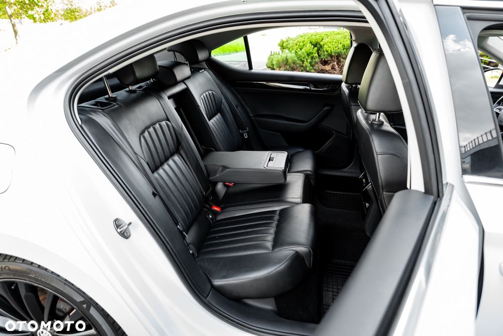 Skoda Superb 2.0 TDI 4x4 DSG L&K - 20