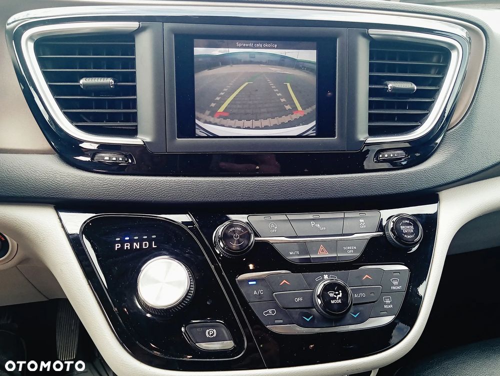 Chrysler Pacifica - 23