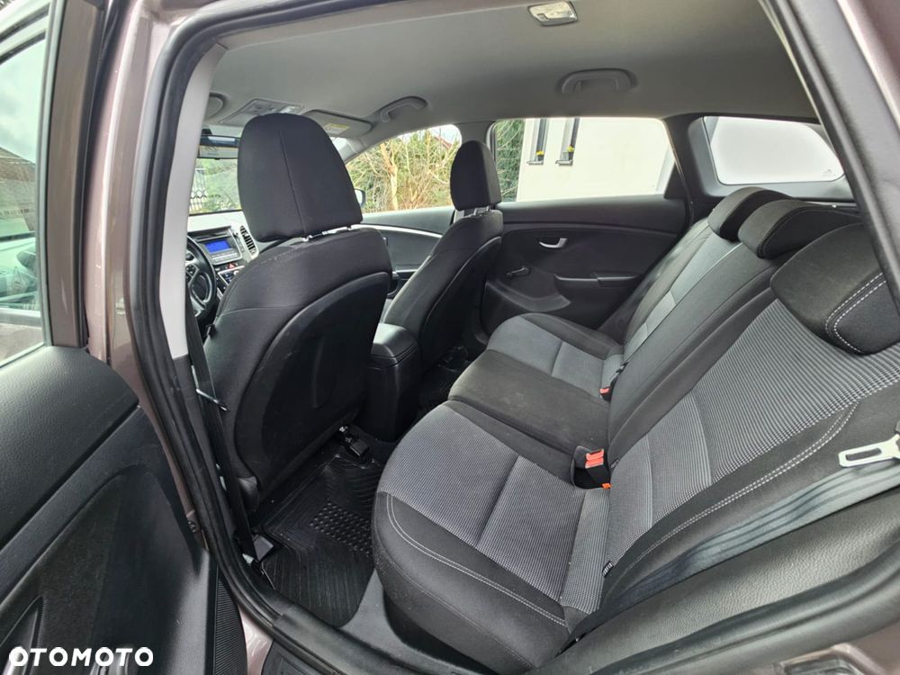 Hyundai i30 blue 1.6 CRDi Style - 9